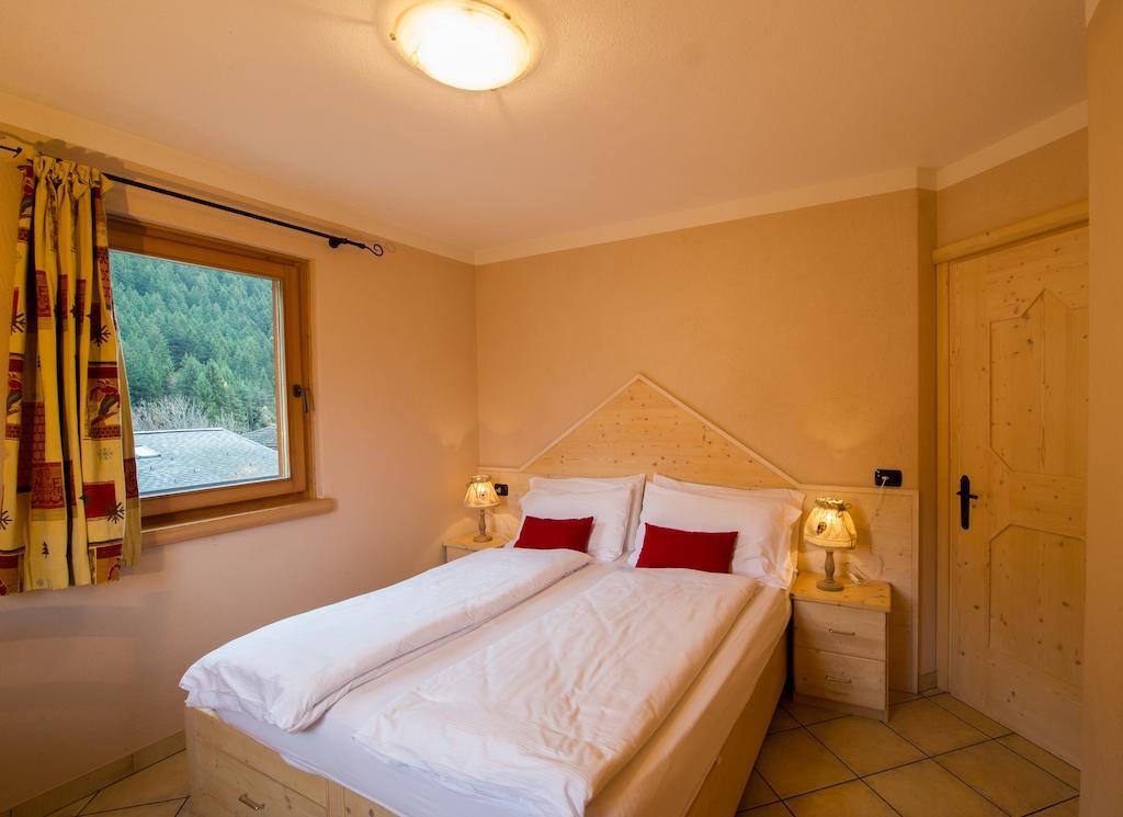 Chalet La Rugiada Bormio Szoba fotó